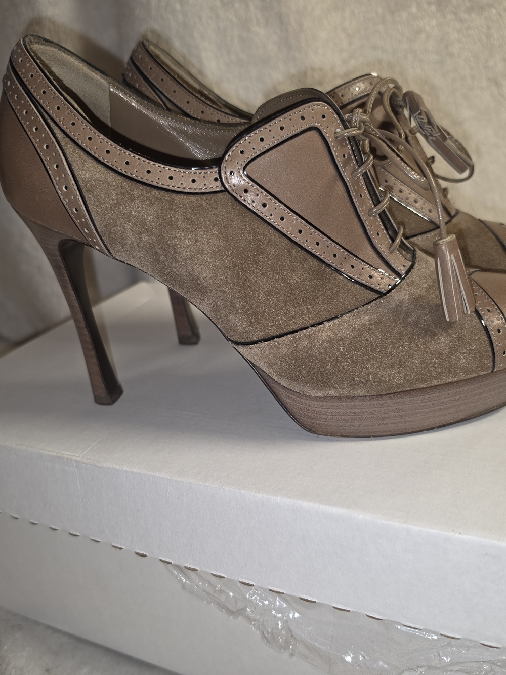 Authentic YSL Tessled Lace-Up Oxford Pumps - Size 39 - Size 8 To 9